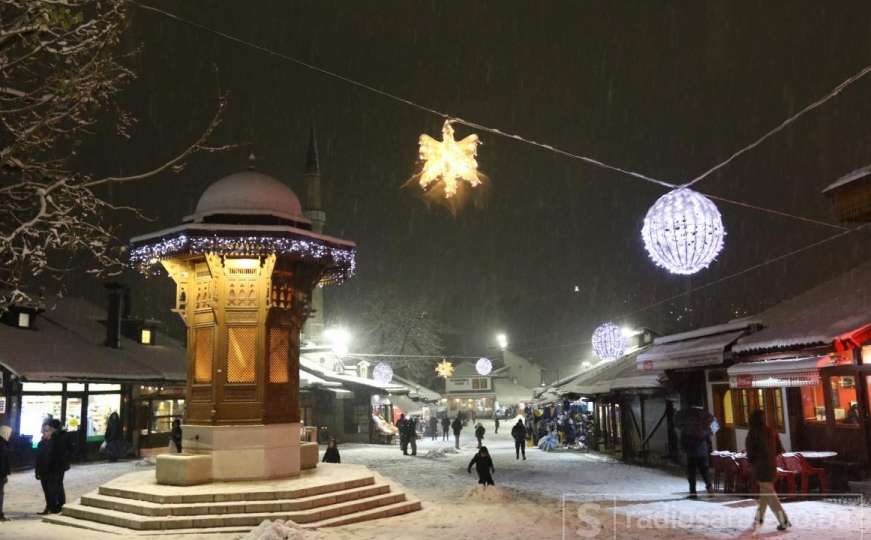 Prelijepa zimska večer u Sarajevu: Praznična sniježna idila